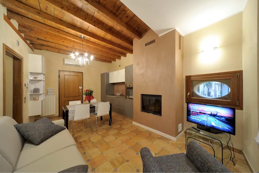 Antico Palazzo Signorile Apartment Salo Exterior photo